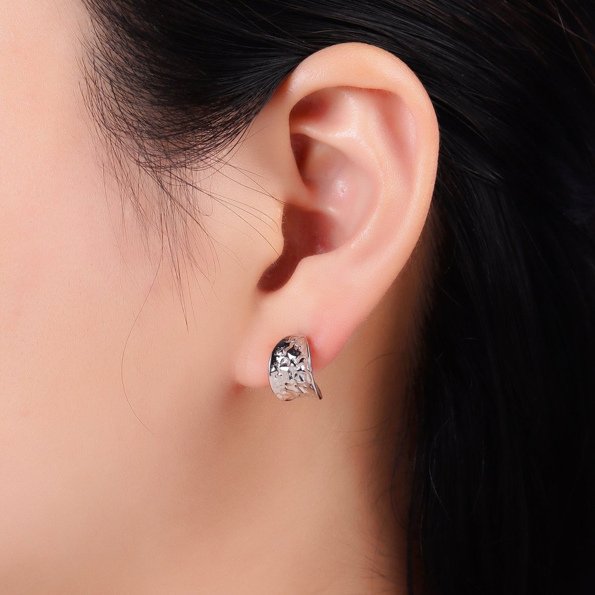 S925 Sterling Silver Hammered C-Shaped Hoop Earrings | SL-582