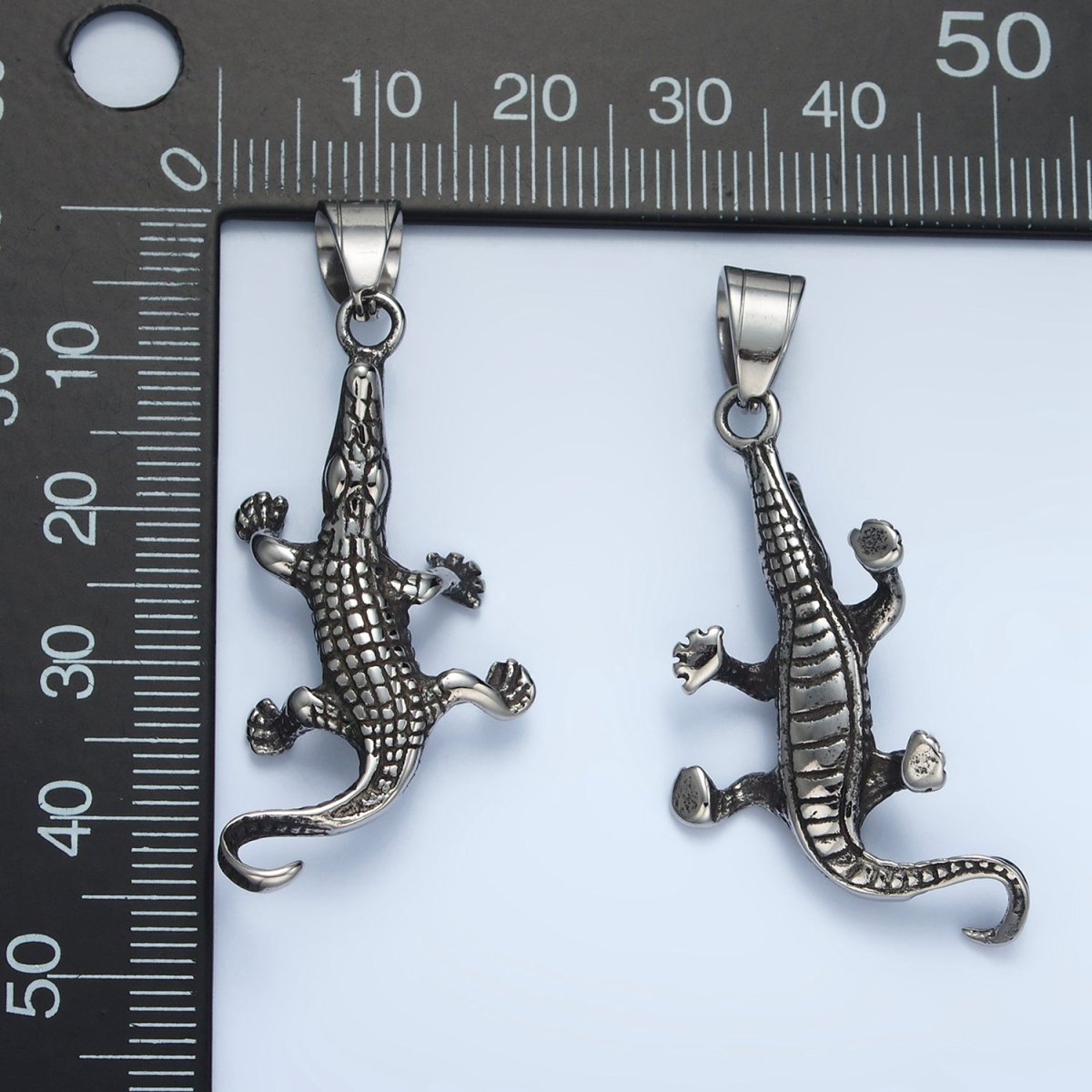 Stainless Steel 42mm Crocodile Alligator Animal Oxidized Silver Pendant | P1482