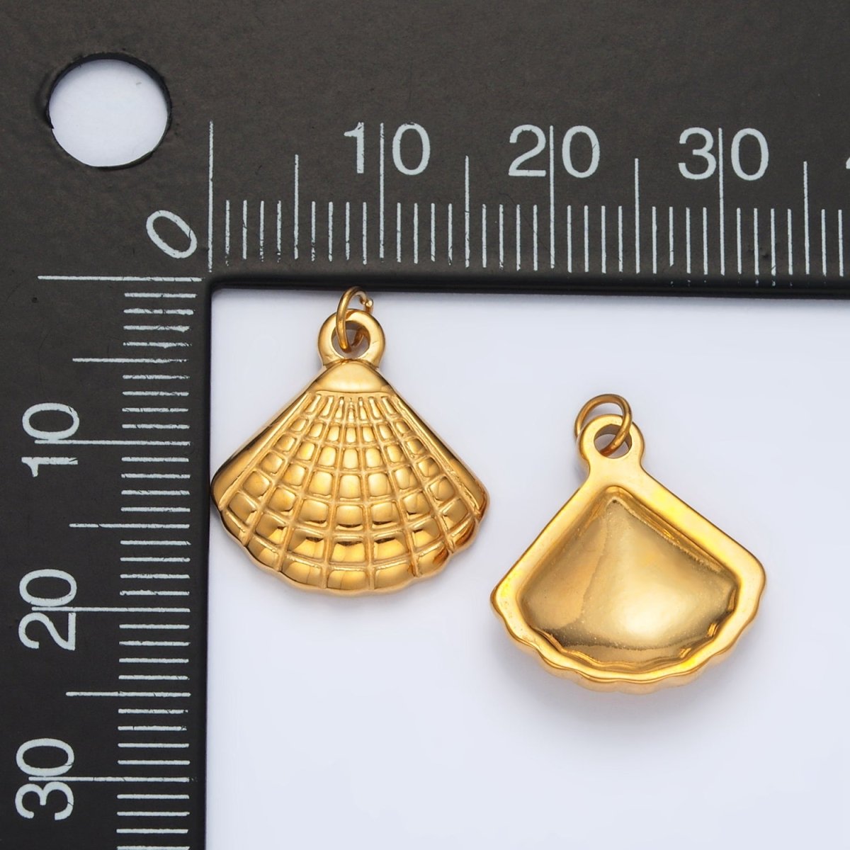 Stainless Steel Clam Sea Shell Minimalist Mini Charm | P1038