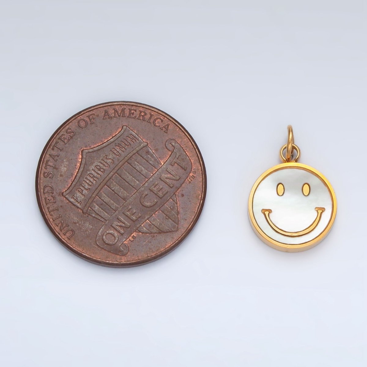 Stainless Steel Smiley Face Shell Pearl Round Charm | P1044
