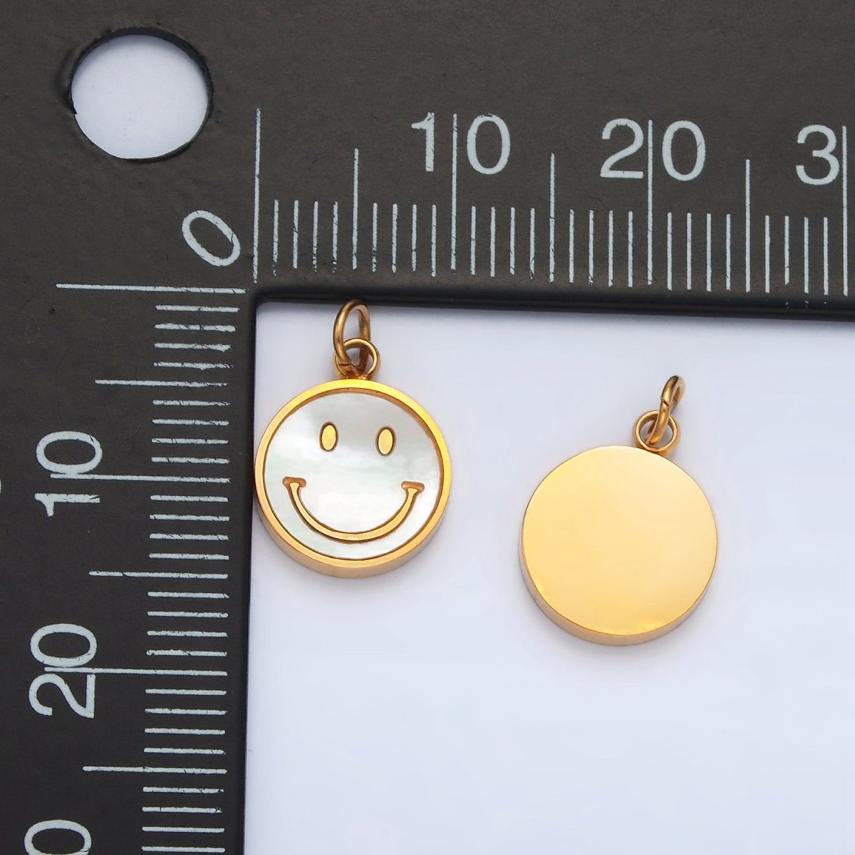 Stainless Steel Smiley Face Shell Pearl Round Charm | P1044